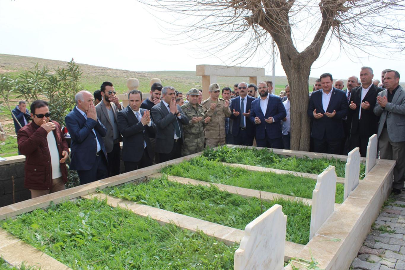 PKK'nin katlettiği 6'sı çocuk 8 köylü mezarları başında anıldı